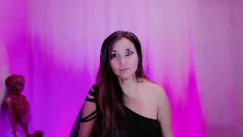 Snapshot of divinelynn chatting on February 6, 2025, 12:05 pm DivineLynn online show from February 6, 2025, 12:05 pm