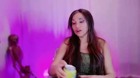 Snapshot of divinelynn chatting on February 7, 2025, 12:28 pm DivineLynn online show from February 7, 2025, 12:28 pm