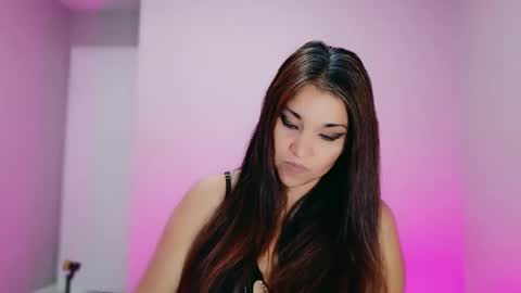 Snapshot of divinelynn chatting on October 29, 2025, 7:04 pm DivineLynn online show from October 29, 2025, 7:04 pm