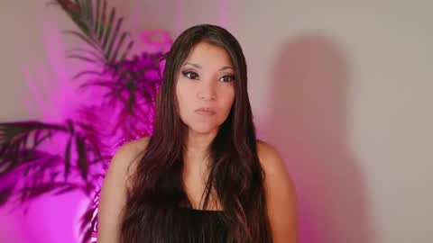 DivineLynn online show from May 25, 2026, 12:44 pm