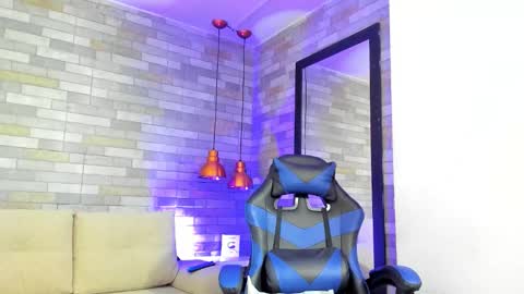 DixyPalmer online show from October 6, 2025, 7:33 pm