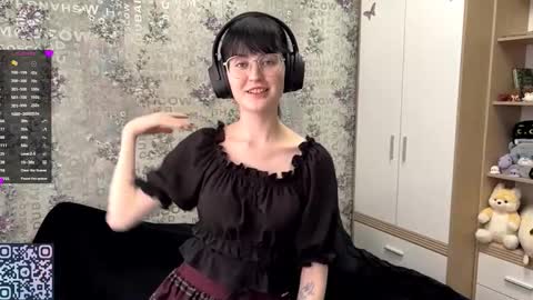 Annie PVT IS OPEN online show from September 25, 2025, 12:09 pm