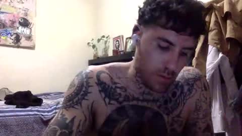 Snapshot of dogboi666 chatting on January 4, 2025, 1:42 am Dogboi online show from January 4, 2025, 1:42 am