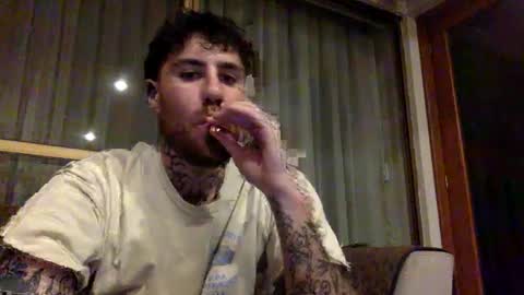 Snapshot of dogboi666 chatting on January 27, 2025, 5:58 am Dogboi online show from January 27, 2025, 5:58 am