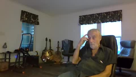 Snapshot of dogluc7 chatting on March 2, 2025, 11:09 pm dogluc7 online show from March 2, 2025, 11:09 pm