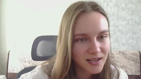 dolcezza_ online show from May 22, 2026, 12:00 pm