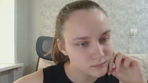Snapshot of dolcezza_ chatting on June 17, 2026, 11:34 am dolcezza_ online show from June 17, 2026, 11:34 am