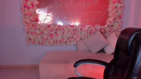 Dolcie  online show from February 17, 2025, 6:04 pm