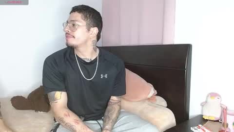 Snapshot of doll_and_sex chatting on December 5, 2024, 3:59 am Auro and Santiago online show from December 5, 2024, 3:59 am