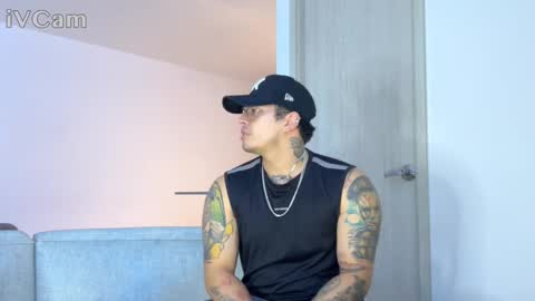 Snapshot of doll_and_sex chatting on October 25, 2025, 3:14 am Auro and Santiago online show from October 25, 2025, 3:14 am