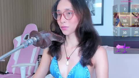 Snapshot of doll_bella_ chatting on October 3, 2025, 8:17 pm Bella online show from October 3, 2025, 8:17 pm