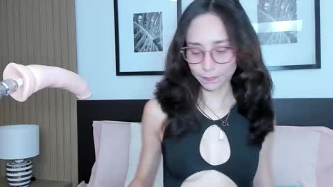 Snapshot of doll_bella_ chatting on November 13, 2025, 8:08 pm Bella online show from November 13, 2025, 8:08 pm