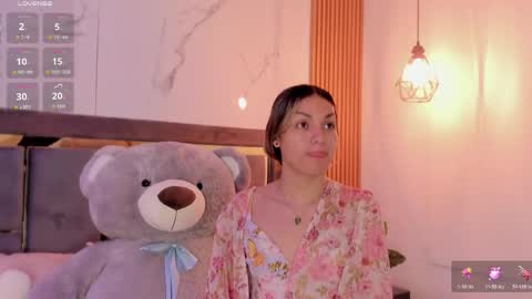 doll_isa_ online show from April 5, 2026, 8:39 pm