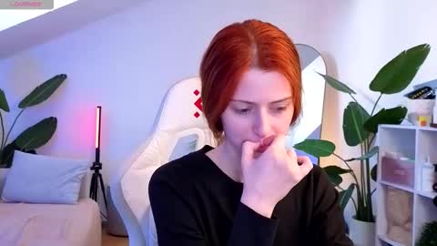 Snapshot of doll_lesli chatting on November 9, 2025, 8:23 am Your doll Lesli online show from November 9, 2025, 8:23 am