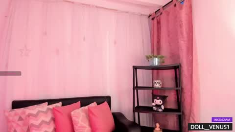 Snapshot of doll_venus chatting on January 25, 2025, 11:22 pm Roxana independent model can you help me reach 100 hands up uwu online show from January 25, 2025, 11:22 pm