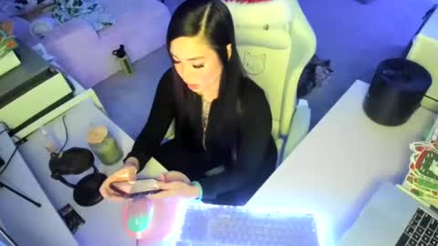 DOLLLFACE online show from December 14, 2025, 2:17 am