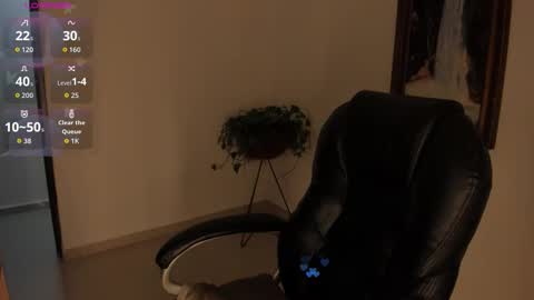 Snapshot of dollmoon_ chatting on November 26, 2025, 8:48 am You can call me Pretty online show from November 26, 2025, 8:48 am