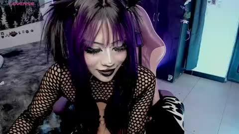 dolly_bones online show from June 21, 2026, 6:27 am