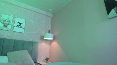 Call me Zoe  online show from February 12, 2025, 4:12 am