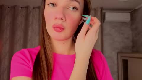 Emilia online show from December 1, 2025, 4:06 am