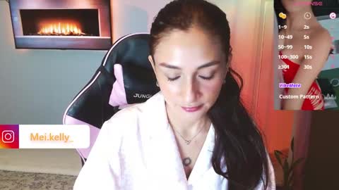 dollykelly_ online show from April 25, 2026, 9:56 pm