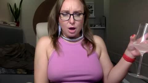 Snapshot of dom_mummy chatting on October 13, 2025, 7:36 pm DOM MUMMY online show from October 13, 2025, 7:36 pm