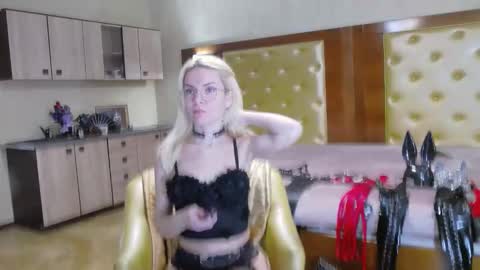 Snapshot of domcaprisse chatting on February 19, 2026, 12:34 pm domcaprisse online show from February 19, 2026, 12:34 pm