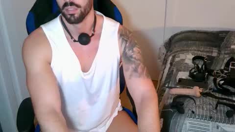 Snapshot of dominatedtitan chatting on October 19, 2025, 7:36 pm DominatedTitan online show from October 19, 2025, 7:36 pm