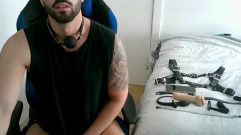 Snapshot of dominatedtitan chatting on October 26, 2025, 10:10 am DominatedTitan online show from October 26, 2025, 10:10 am