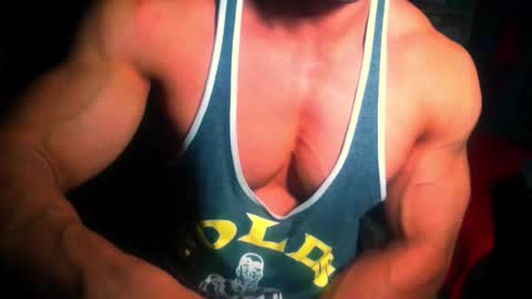 Snapshot of dominatemuscle chatting on November 22, 2025, 9:36 pm Kevin online show from November 22, 2025, 9:36 pm