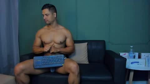 Snapshot of dominc_berry chatting on May 12, 2026, 12:02 pm Dominc berry online show from May 12, 2026, 12:02 pm