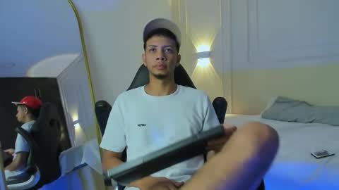 Snapshot of dominic__brown chatting on February 9, 2026, 9:19 pm Dominic online show from February 9, 2026, 9:19 pm