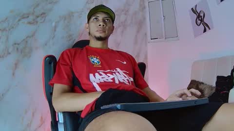 Snapshot of dominic__brown chatting on February 15, 2026, 8:24 am Dominic online show from February 15, 2026, 8:24 am