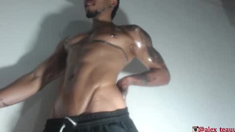 Snapshot of dominic_donnovan chatting on November 7, 2025, 9:31 am DOMI online show from November 7, 2025, 9:31 am