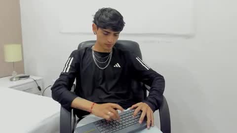 Snapshot of dominic_foox chatting on February 5, 2026, 1:05 pm Dominic foox online show from February 5, 2026, 1:05 pm