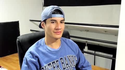 Snapshot of dominic_radccliffe chatting on November 7, 2025, 1:49 am Your real love online show from November 7, 2025, 1:49 am