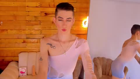 Dominic online show from November 25, 2025, 2:39 pm