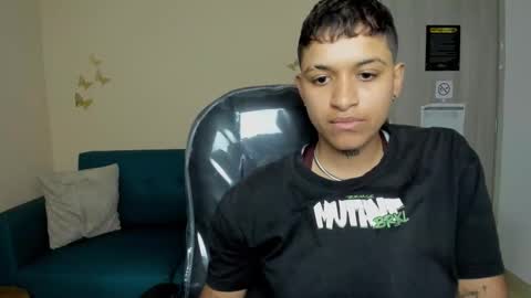 Snapshot of dominick_joness chatting on November 5, 2025, 8:09 pm Dominick online show from November 5, 2025, 8:09 pm