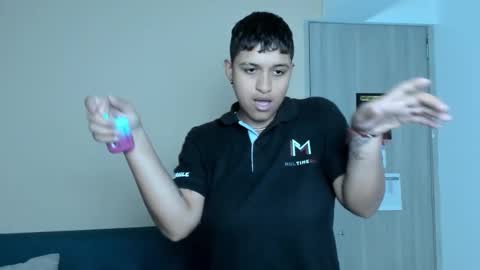 Snapshot of dominick_joness chatting on November 14, 2025, 5:06 am Dominick online show from November 14, 2025, 5:06 am