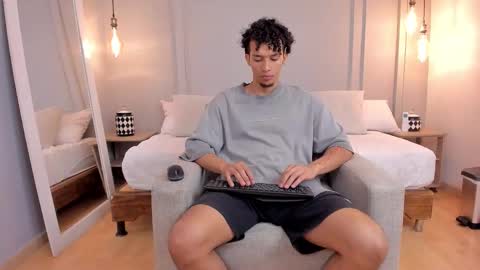 Dominick Star online show from November 3, 2025, 3:41 am