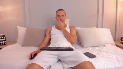 Dominick Star online show from November 7, 2025, 4:01 am