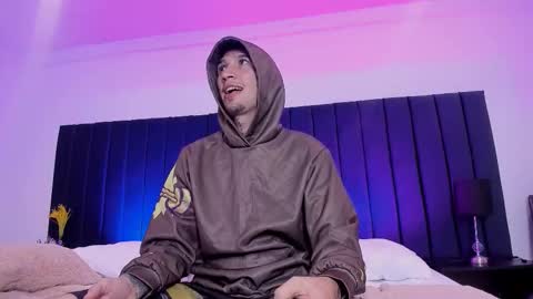 dominik_thompson777 online show from November 4, 2025, 7:51 am