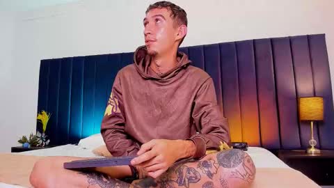 dominik_thompson777 online show from November 8, 2025, 3:39 am