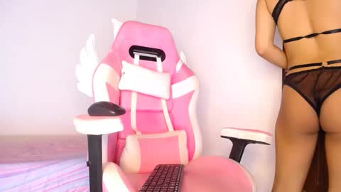   online show from October 20, 2025, 1:06 am