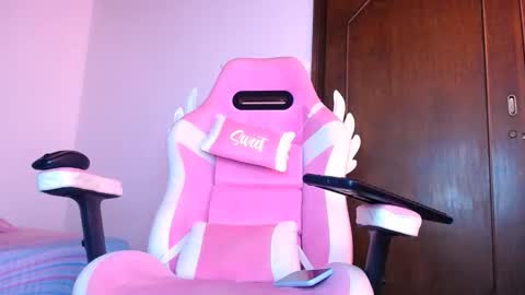   online show from November 22, 2025, 5:12 pm