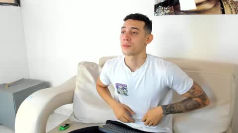 dominyck_ online show from April 5, 2026, 7:55 pm