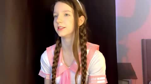 Kira online show from March 10, 2026, 7:52 pm