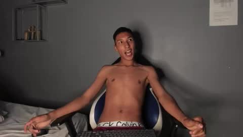 Domminick18 online show from October 24, 2025, 11:01 pm