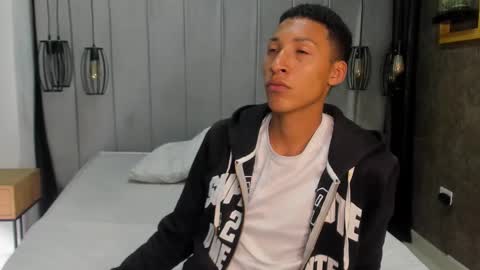 Domminick18 online show from November 9, 2025, 7:34 pm