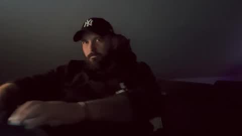 Snapshot of donchriiis chatting on November 23, 2025, 10:42 pm donchriiis online show from November 23, 2025, 10:42 pm